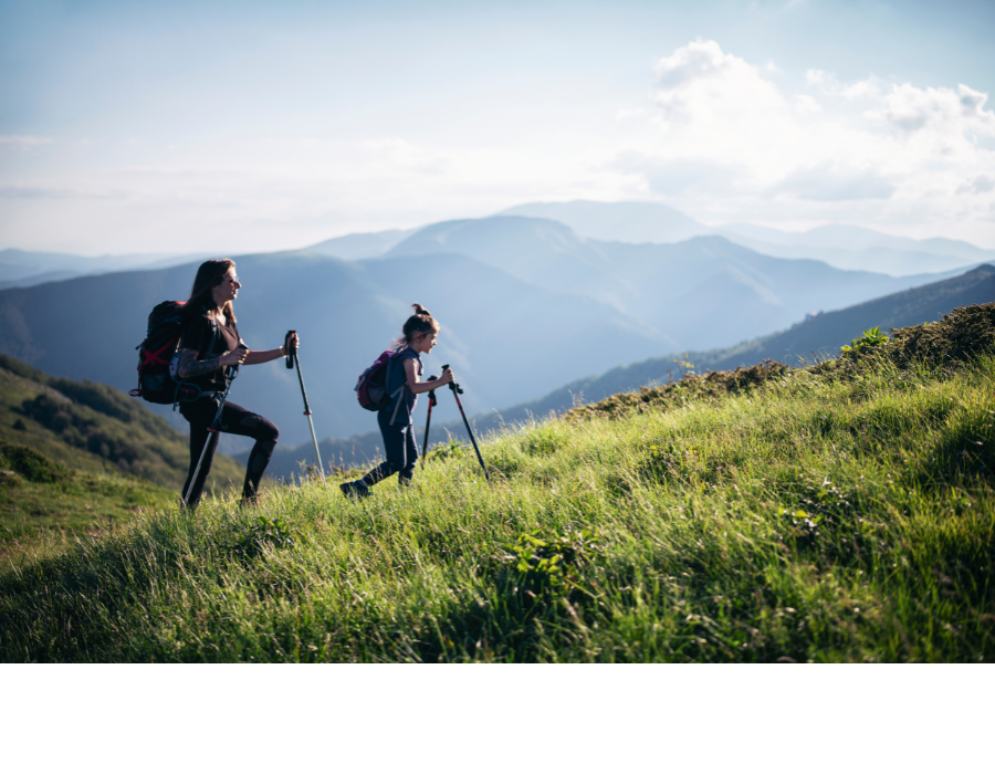 enfants famille monoparentale randonnée découverte Pyrénées Ariège